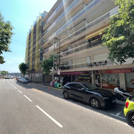 - 4 People - Parking - Terrace 昂蒂布