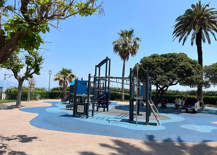 - 4 People - Parking - Terrace * 昂蒂布