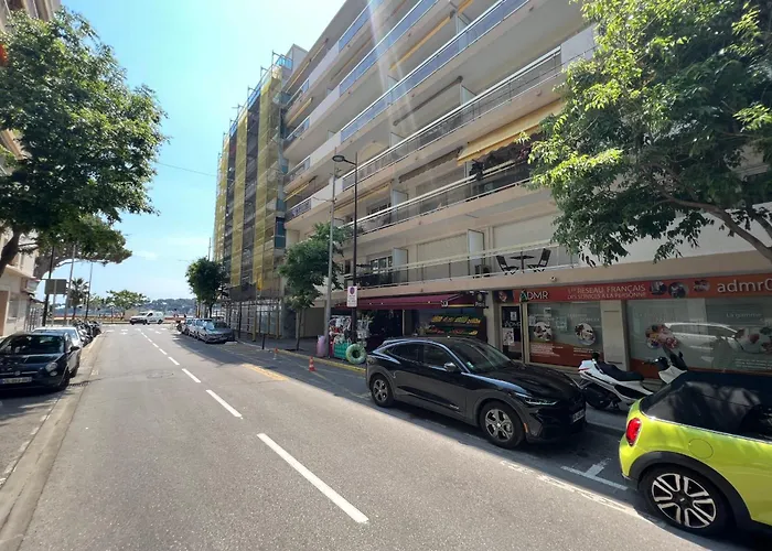 - 4 People - Parking - Terrace 昂蒂布