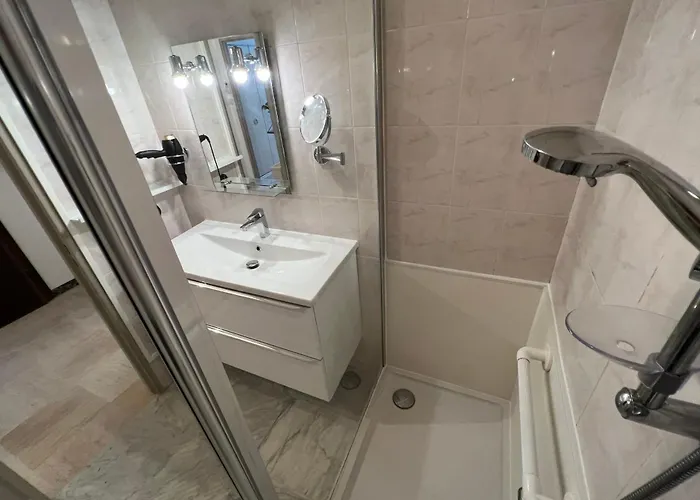 - 4 People - Parking - Terrace Lejlighed Antibes